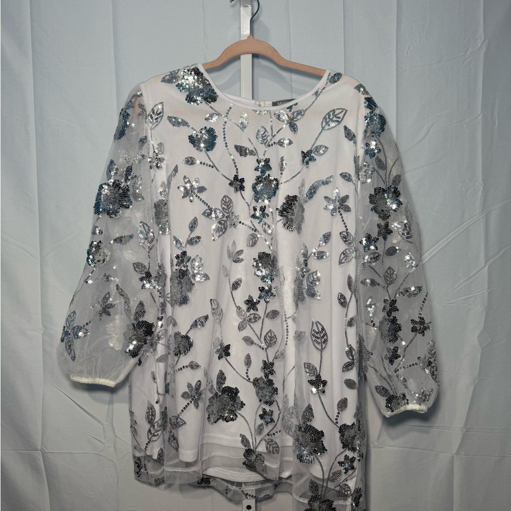 Massey Elegant Women’s Floral Sequin Top in White and Silver Size 3X